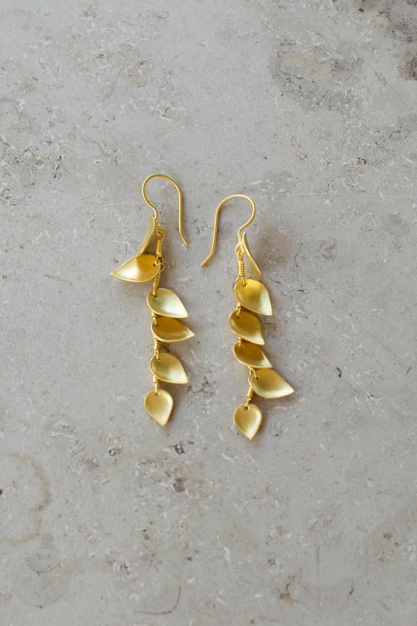 By_bar_leaves_string_earring_gold